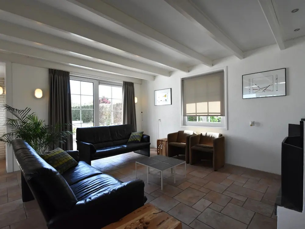 Luxury Holiday Home in Oostvoorne by the Lake