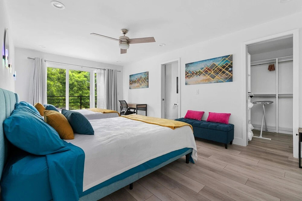 Upstay - 2-home Duplex - Sleeps 37 w Hot Tub BBQ