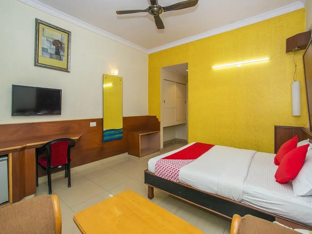 OYO 18762 Vaishnavi Residency