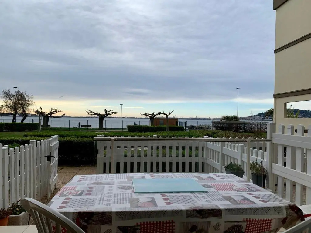 Appartement Balaruc-les-Bains, 1 pièce, 4 personnes - FR-1-503-74