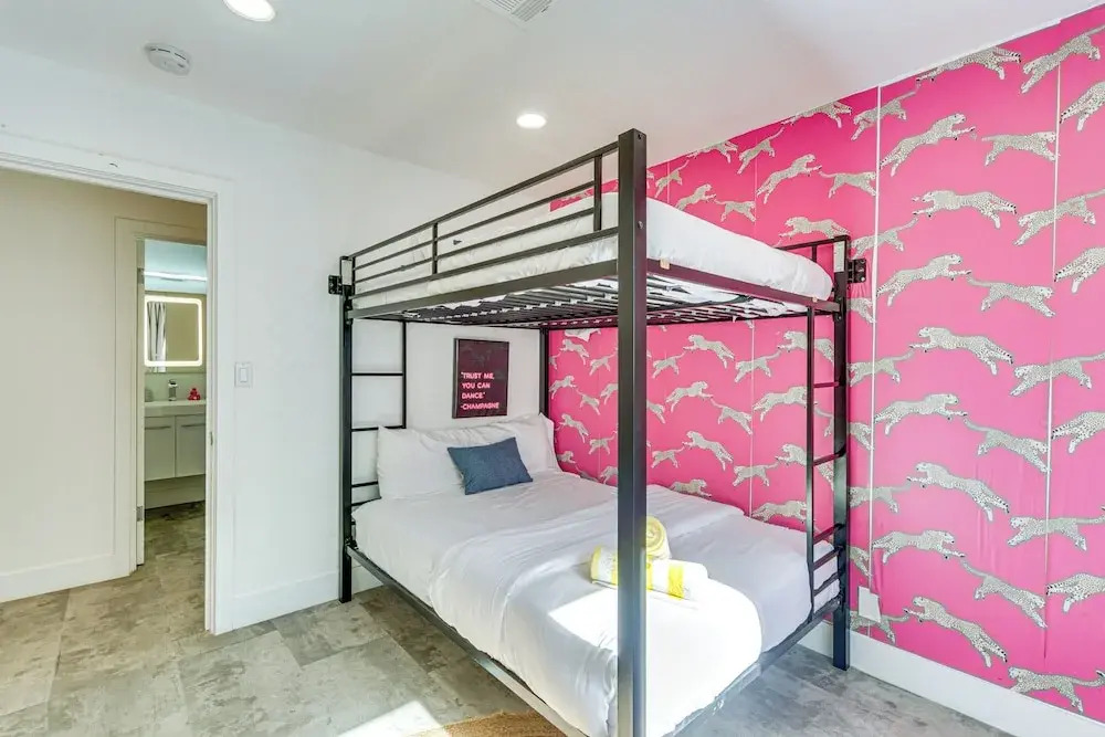 Outdoor Oasis w/ Pool: Pink Palm Springs Paradise!