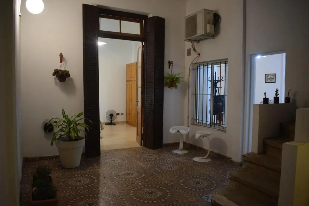 PARIS Departamento de pasillo amplio con lindo patio