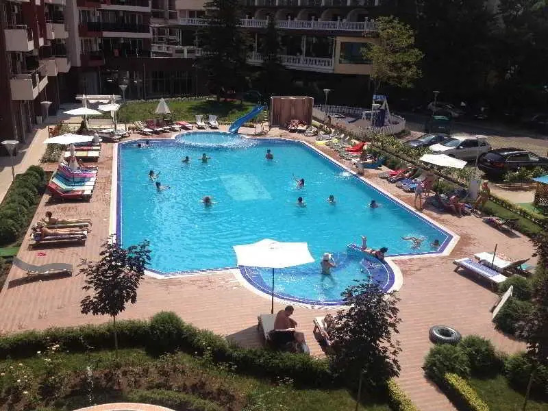 Persey Admiral Plaza Apartments