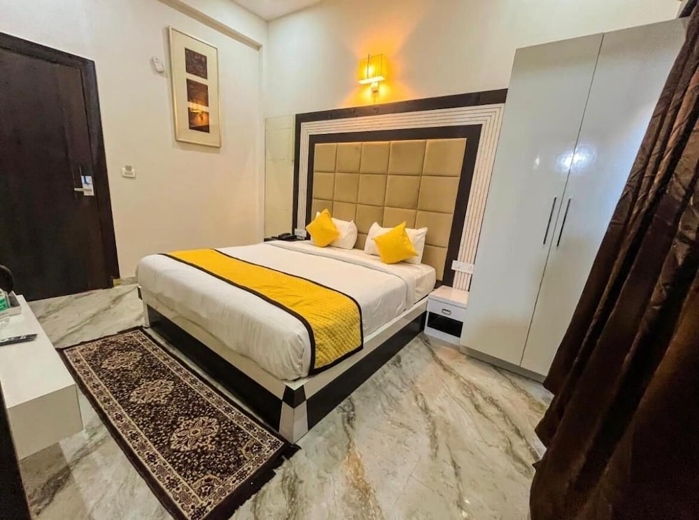 Atlantiis Suites By Signature Stayz Near Taj Mahal