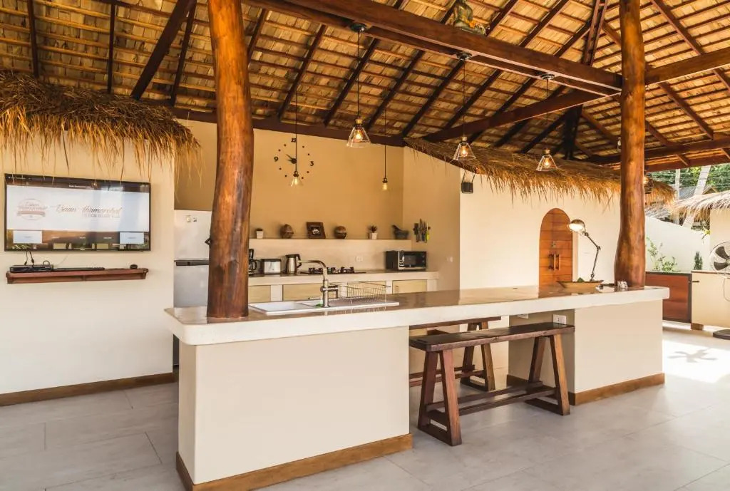 Baan Bai Mai, 2 villas, 8 bedrooms for 16 guests