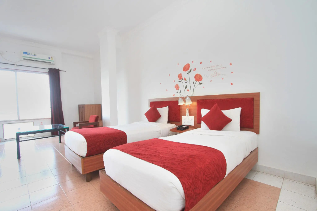 OYO 10632 Hotel Brigade Royal