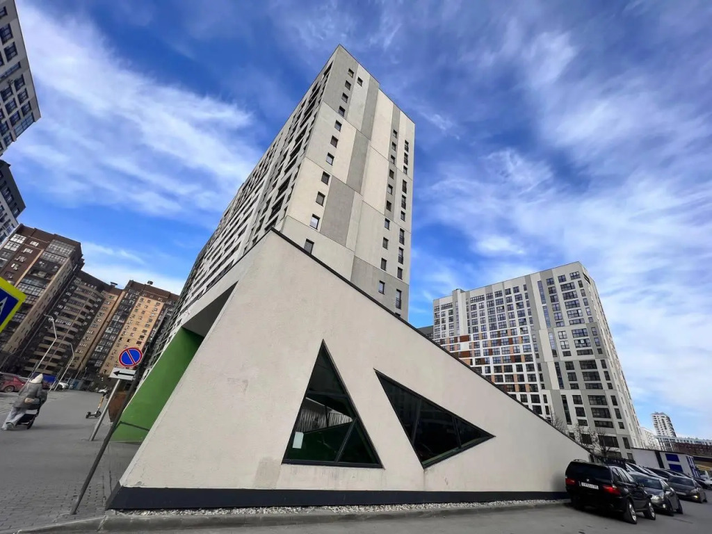 Вояж на улице 50 лет Октября 57А корпус 1