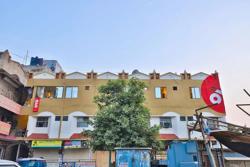 OYO 19501 Hotel Silver Palace