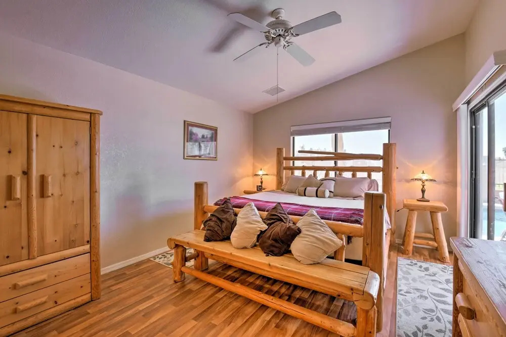 Walk to NFL Games: Glendale Home Near Golf