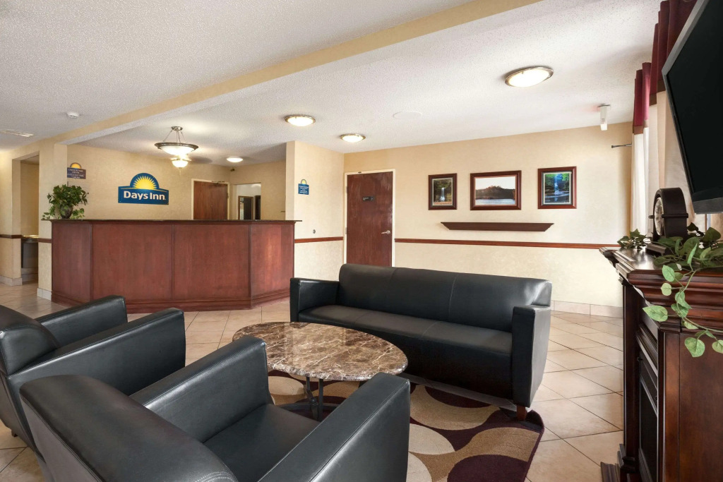 Days Inn by Wyndham Oglesby/ Starved Rock
