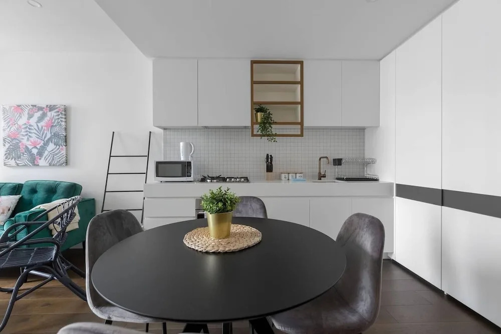 Perfect Location 2 Bdrs Apartment@glen Waverley