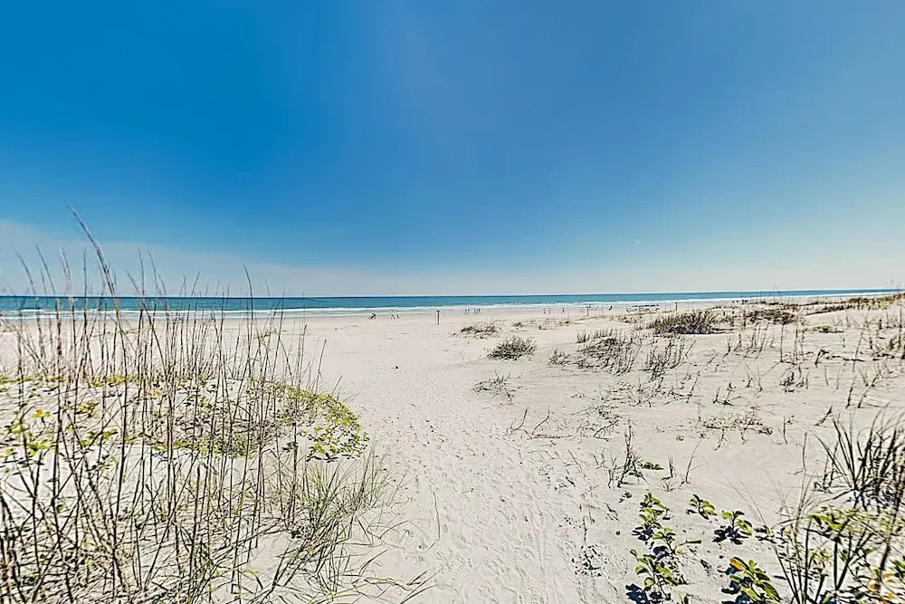 Oceanfront Community w/ Pool, Walk to Beach! condo