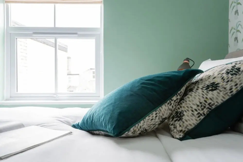 The Victoria Cottage - Bright 3bdr Terraced Home With Patio and Parking