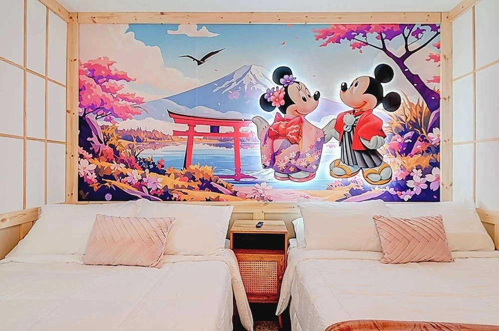 Luxury Family Getaway in Orlando w/ Private Pool & Games