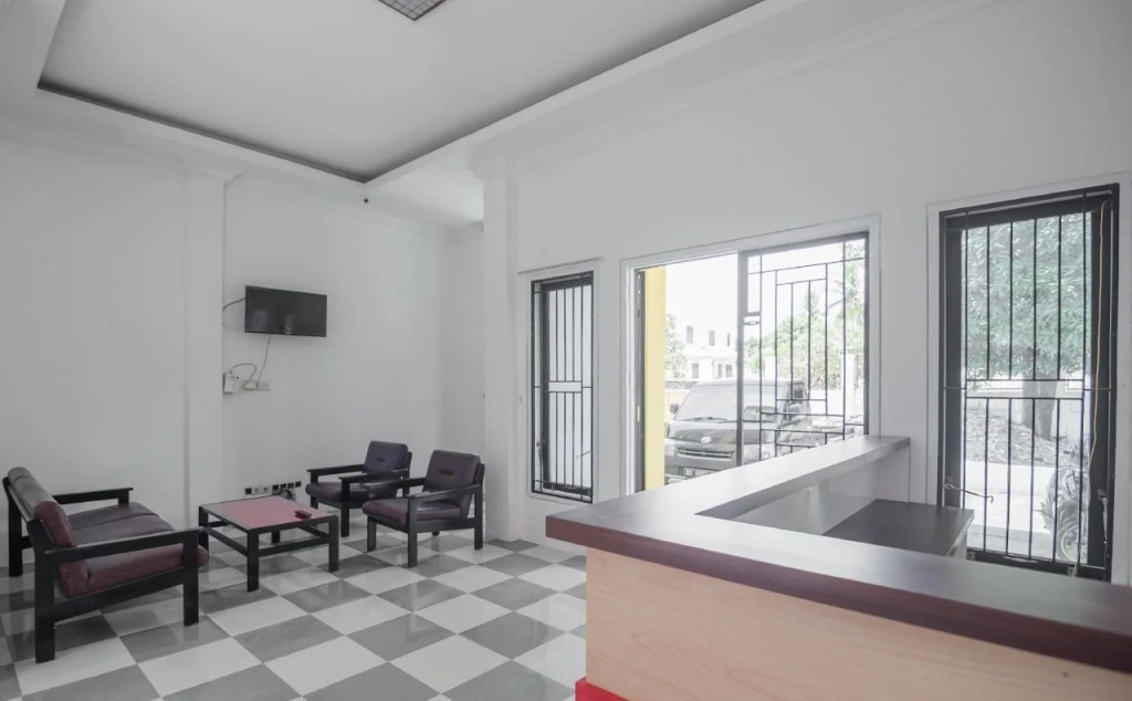 Cemara Guesthouse by RedDoorz