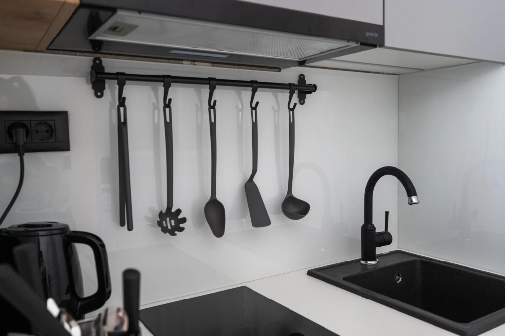140 SQM Apartment with 4 units - GREAT FOR GROUPS