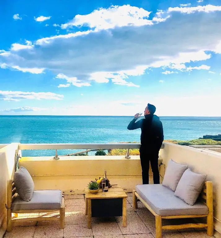 Nouvelle annonce : Appartement rénové de 66m2 pleine vue mer!