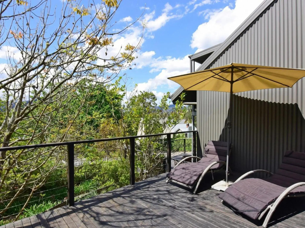 Cloudsong Chalet 1 Close to the village centre