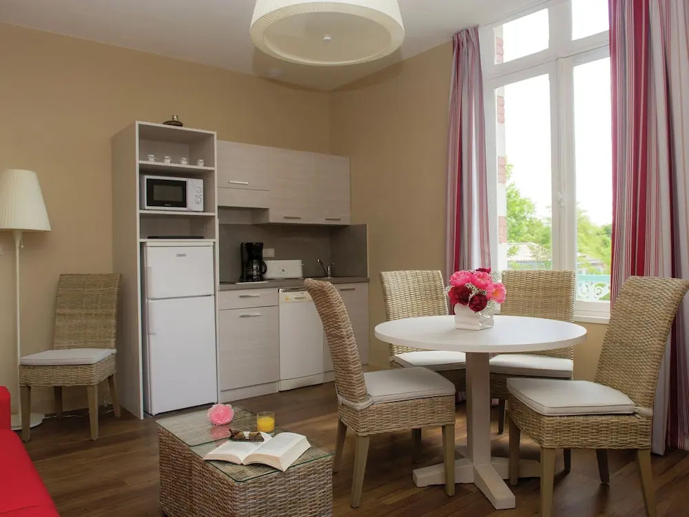 Apartment in Historic Town Villa in the Town of Arcachon