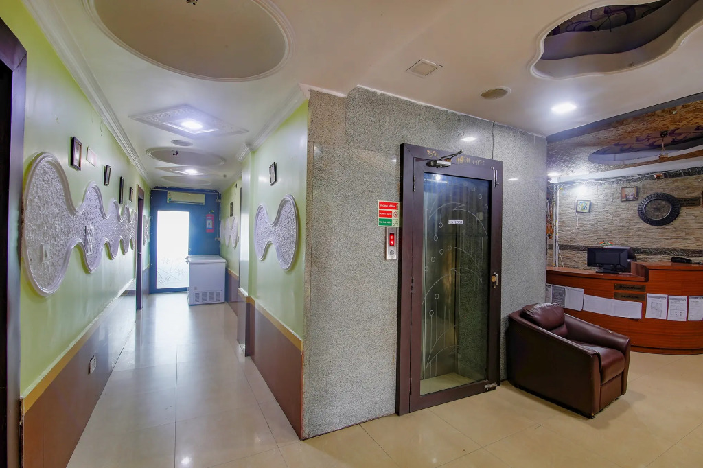 FabExpress Superior Nesh Inn