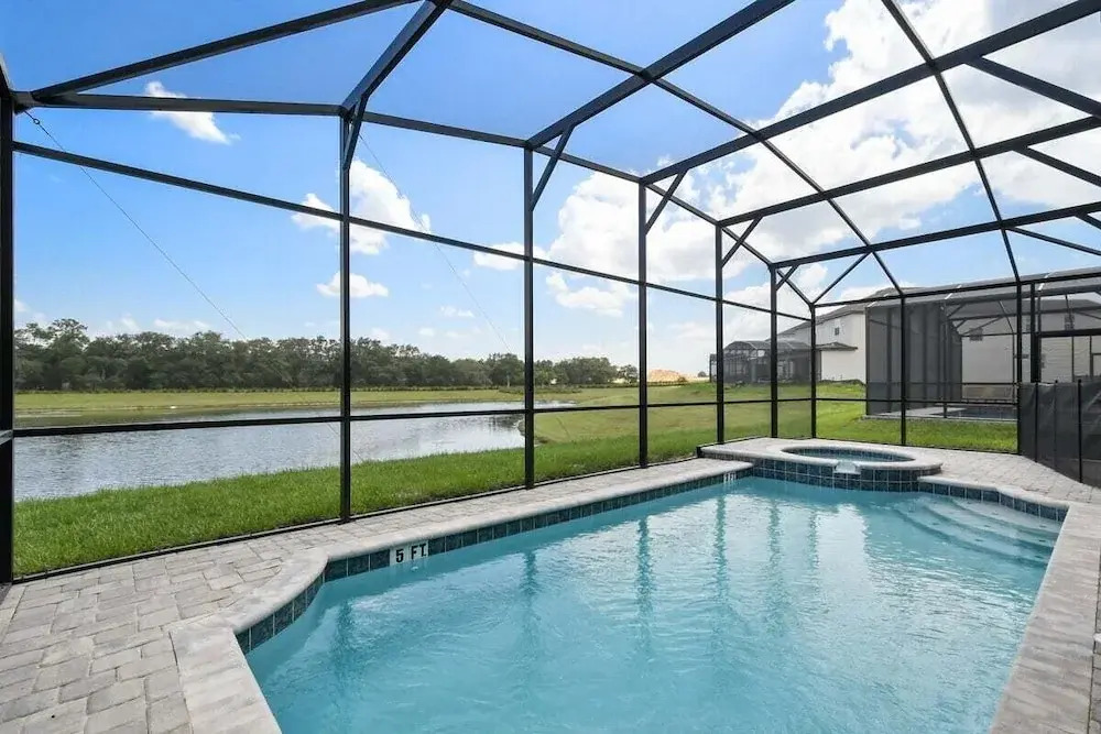 8950CBD Amazing 9BR Lakeview Villa in Solara