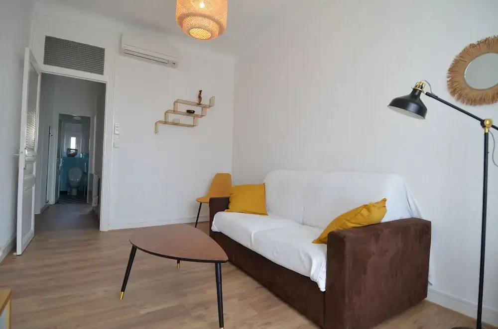 Cosy apartment 4 persons near Train Station Nice Riquier