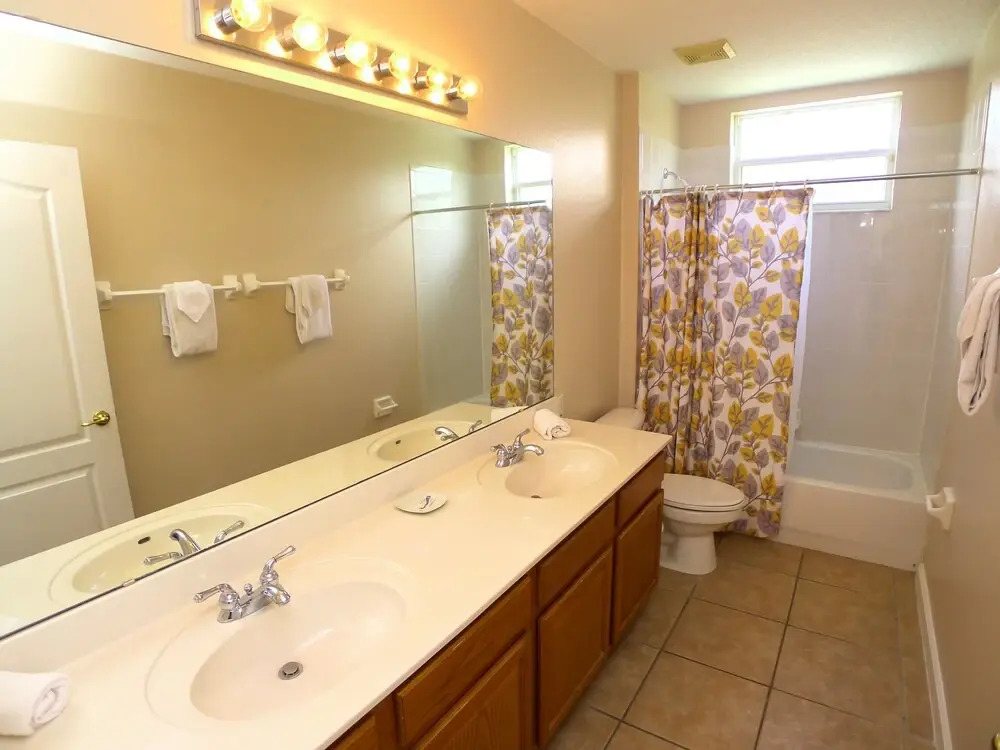 5 BED Pool Home With Conservation View