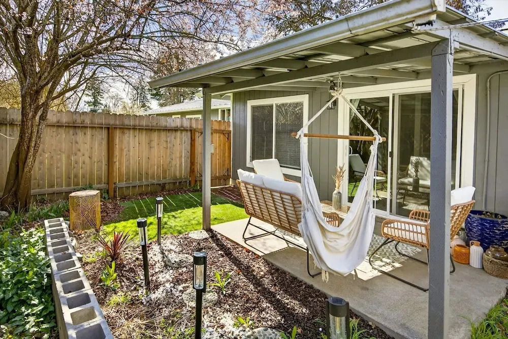 Basecamp GP- Private Unit in Quiet Duplex Near Downtown
