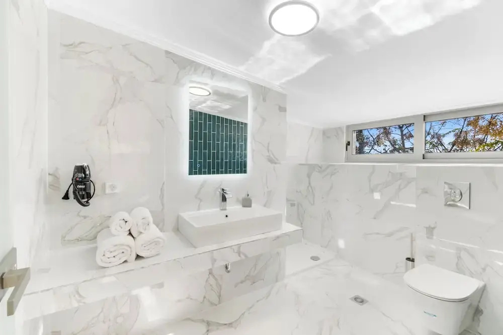 Luxury Villa- Sleeps 6 - Views Pool Hot Tub