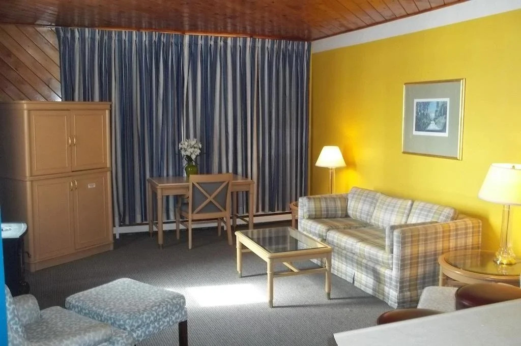 Stoco Lake Lodge
