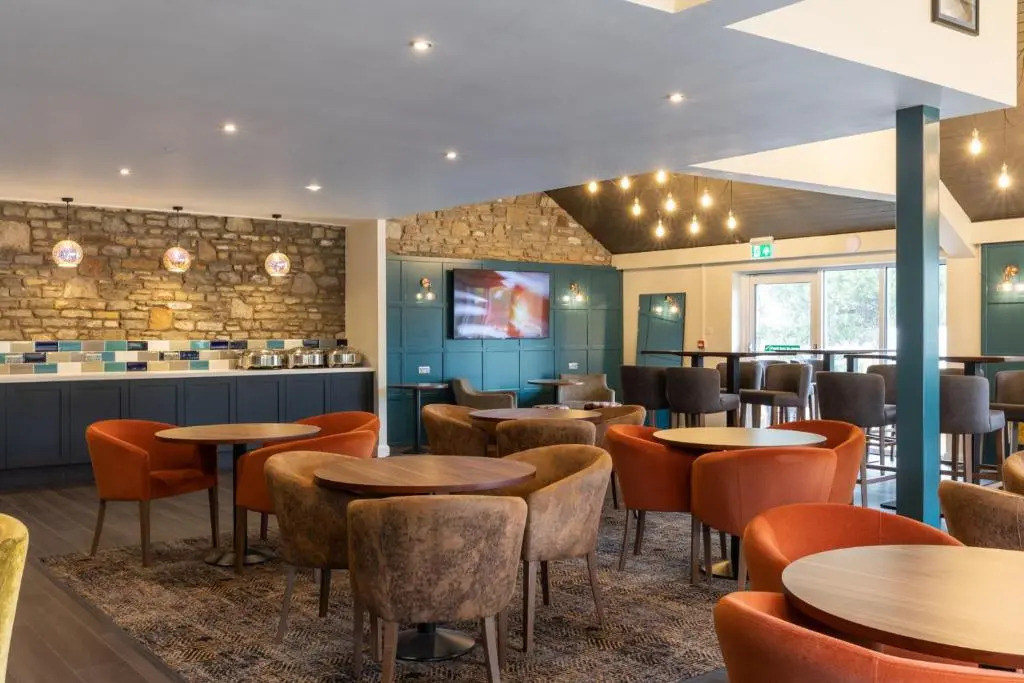 Almondsbury Inn & Lounge