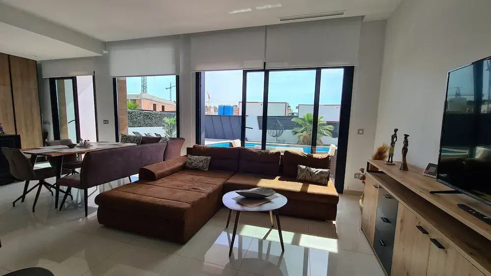Luxury Villa for 6 Guests With Terrace