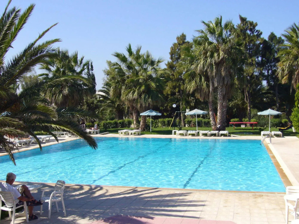 Nina Beach Hotel