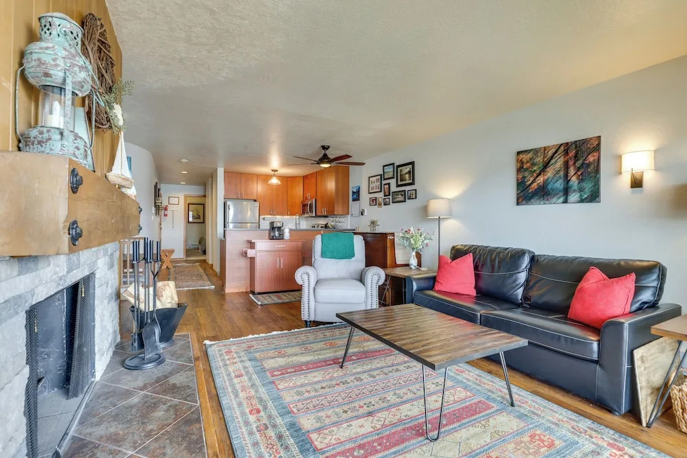 8 Mi to Keystone Resort: Dillion Condo w/ Hot Tub!