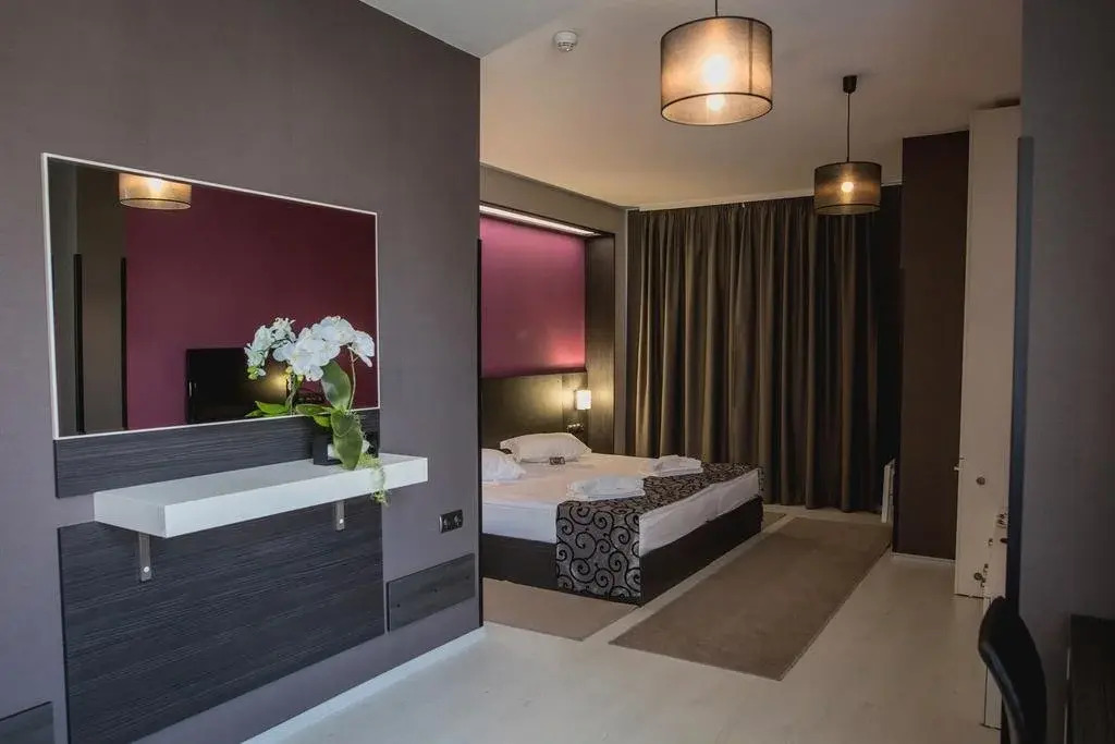 Hotel Idol