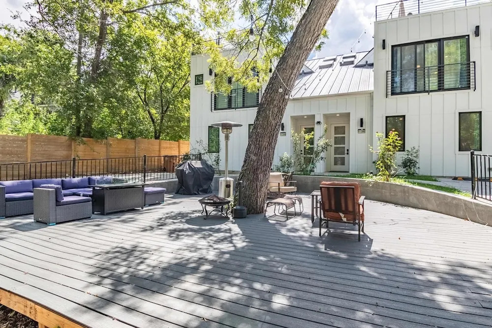Upstay - 2-home Duplex - Sleeps 37 w Hot Tub BBQ