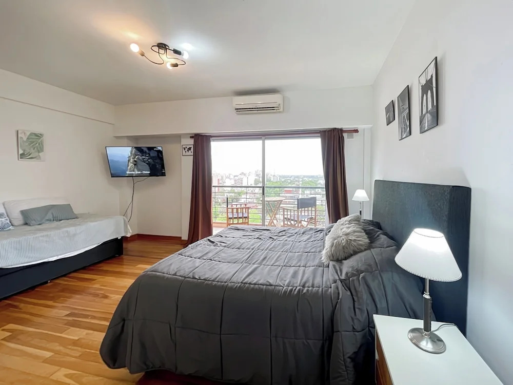 Cozy Studio on a High Floor with Panoramic Views in Villa Urquiza