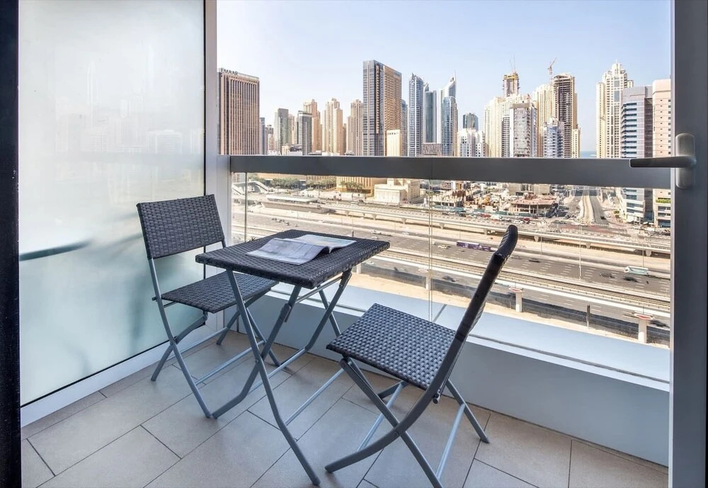 Visually Unique 1BR Apartment in JLT - Sleeps 4!