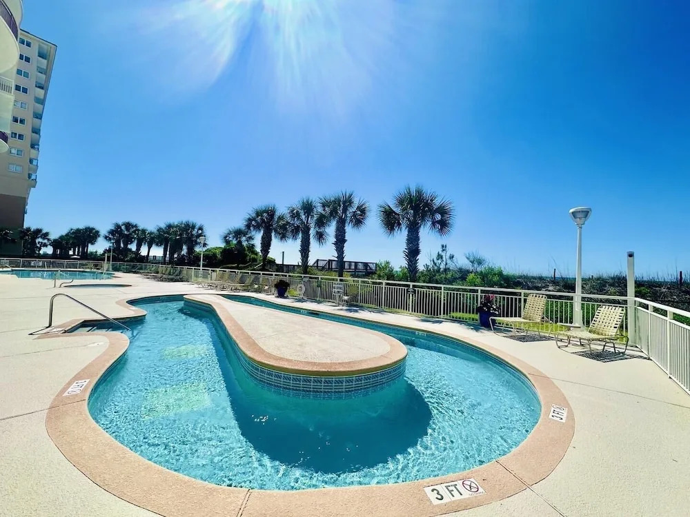 South Shore 607 4 Bedroom Condo by RedAwning, North Myrtle Beach