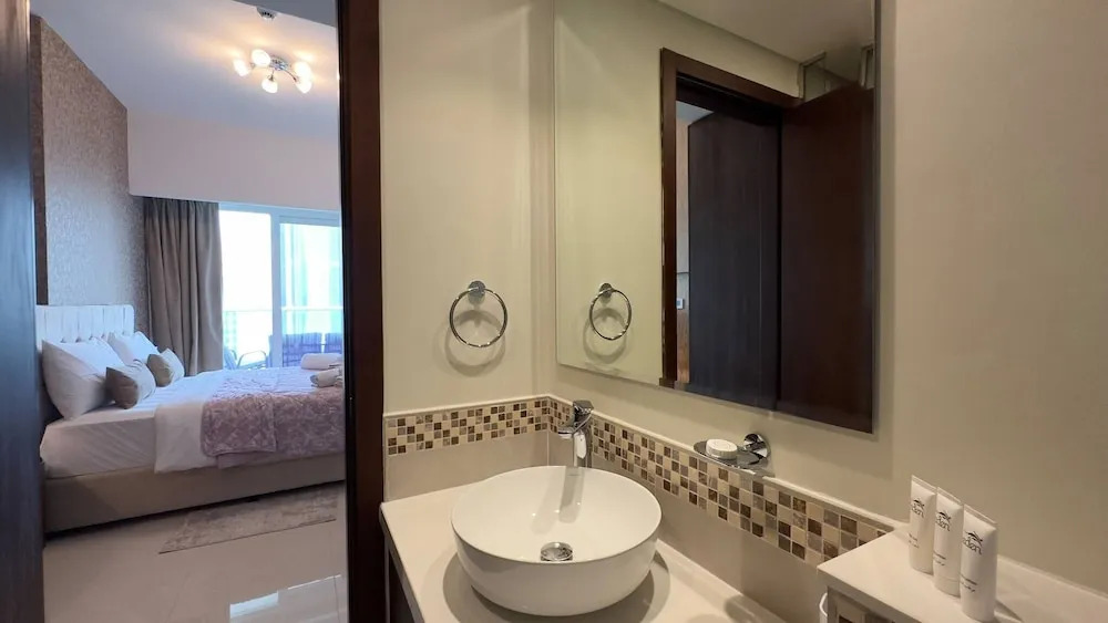 Mh - 2 Bhk Canal View Near Dubai Mall - Ref2516