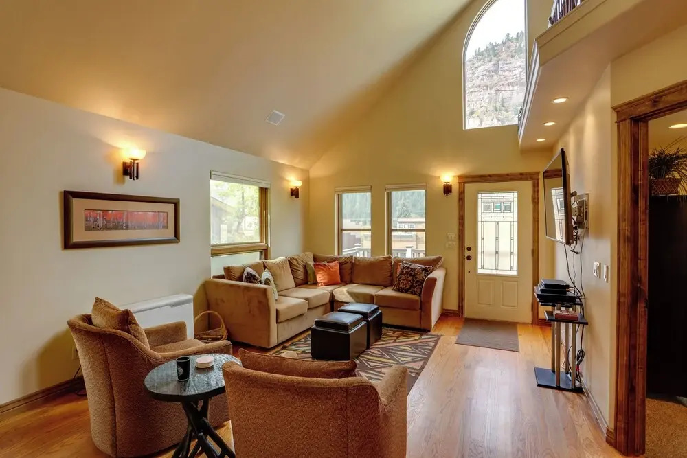 On Main Street: Ouray Getaway w/ Mountain Views!