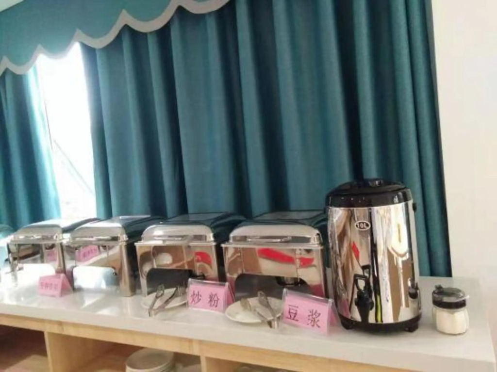 Guihe Yue Hotel(Guest World Plaza, Guigang High-speed Railway Station)