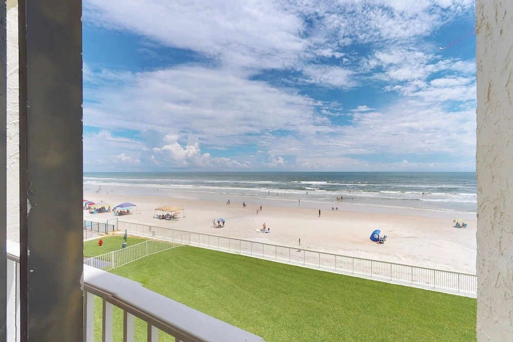 Castle Reef 302 - Sea La Vie