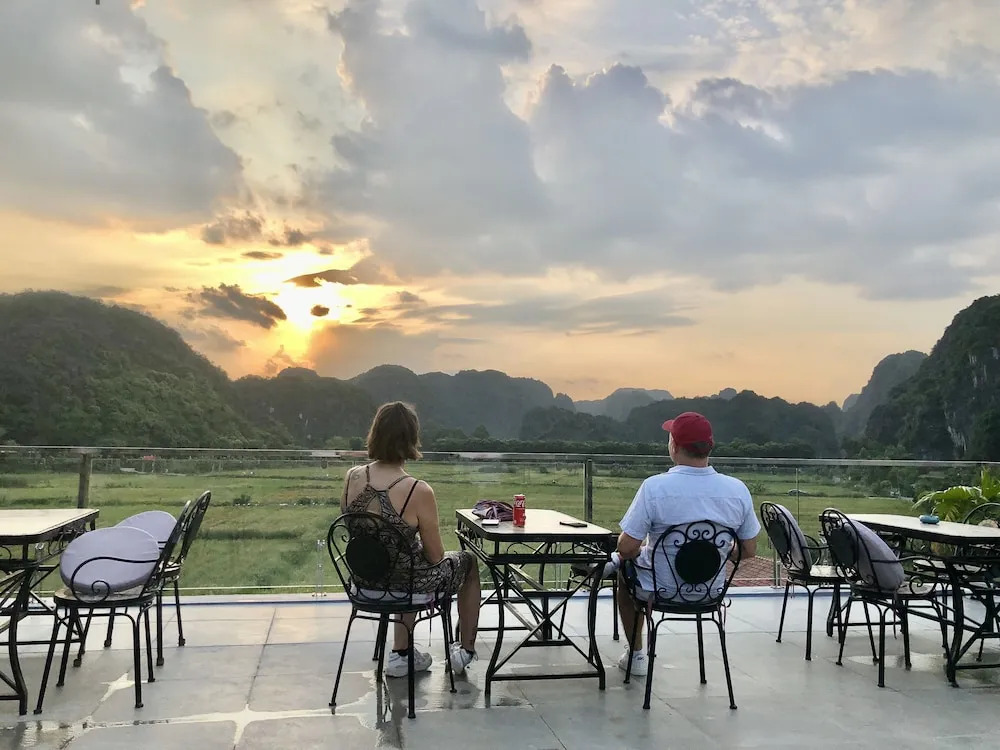 Liberty Hall Tam Coc Hotel & Villa