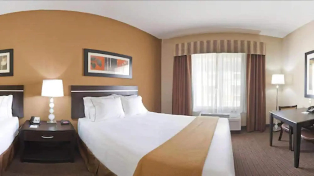 Holiday Inn Express Hotel & Suites LAMAR by IHG