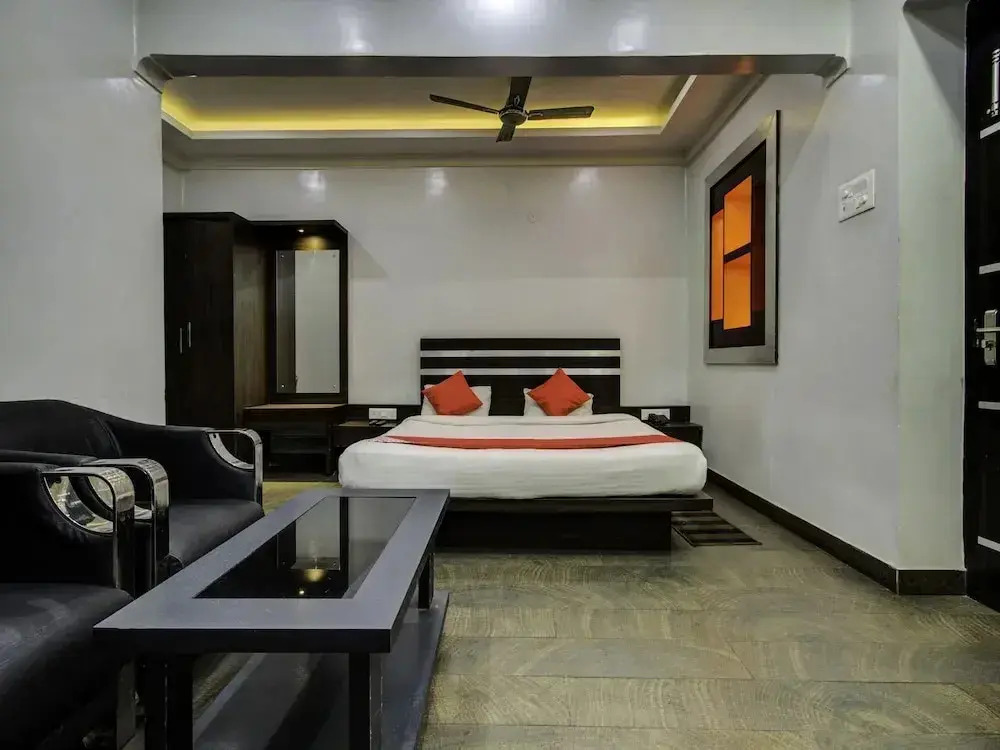 Savoy Hotel By OYO Rooms