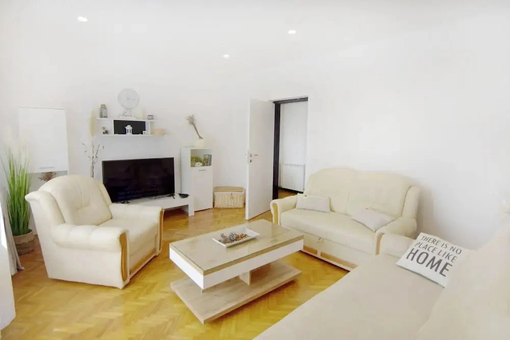 Spacious Apartment in Umag