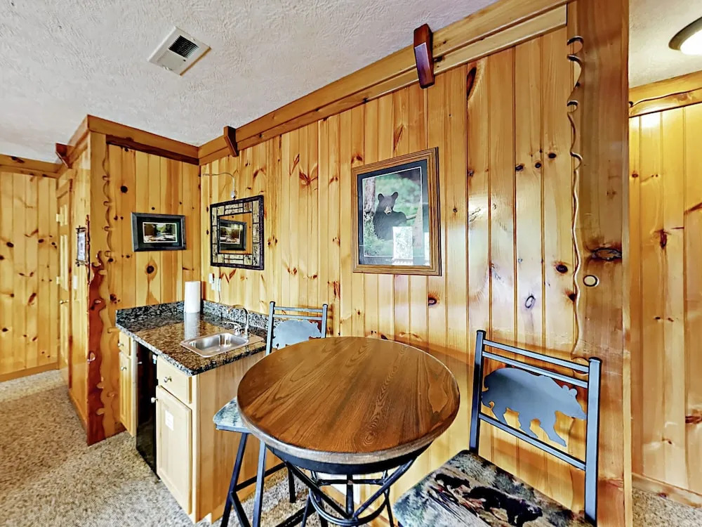 Black Bear Falls Cabin 2 Bedrooms 2 Bathrooms Cabin