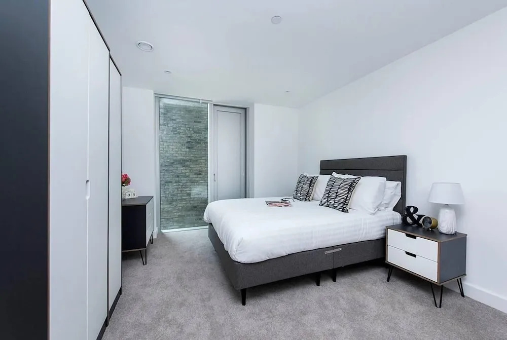 Stunning 2BR Manchester Apartment
