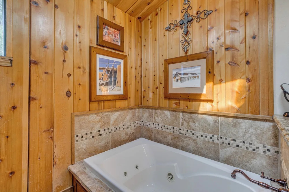 Tranquil Ruidoso Cabin w/ Private Hot Tub!